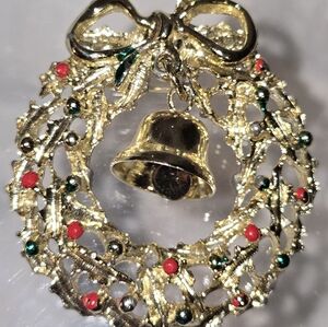 Vintage Holiday  Christmas Wreath Bell Pin Brooch